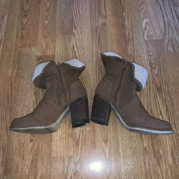 Forever 21 brown heel fur boots - Picture 2 of 8